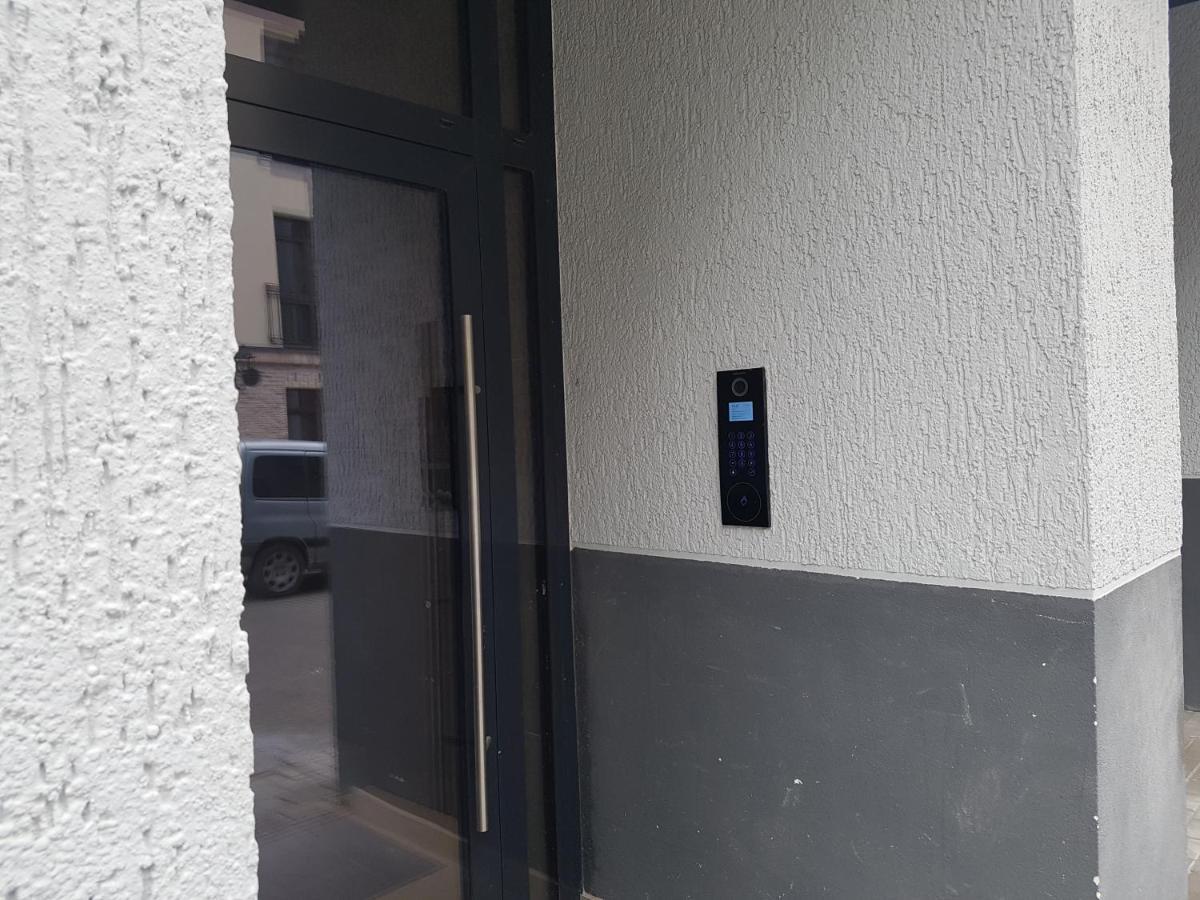 Happy Inn Egle, Self Check-In-24-7, A-C, Parking-In-The-Underground-Garage Vilna Exterior foto